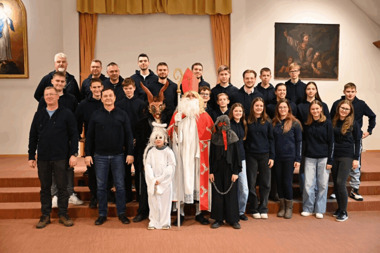 Sv. Miklavž obiskal godbenike na vajah