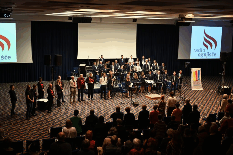 Godba in Radio Ognjišče v Hotelu Bernardin